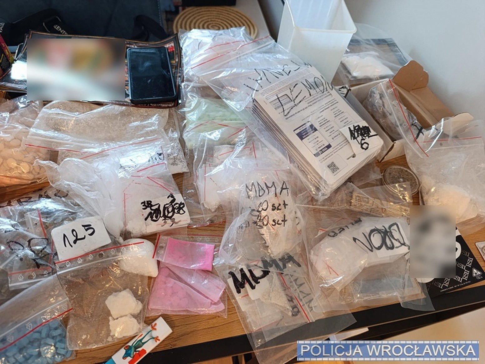 Policjanci zrobili duże oczy. Sześć kilogramów narkotyków w mieszkaniu