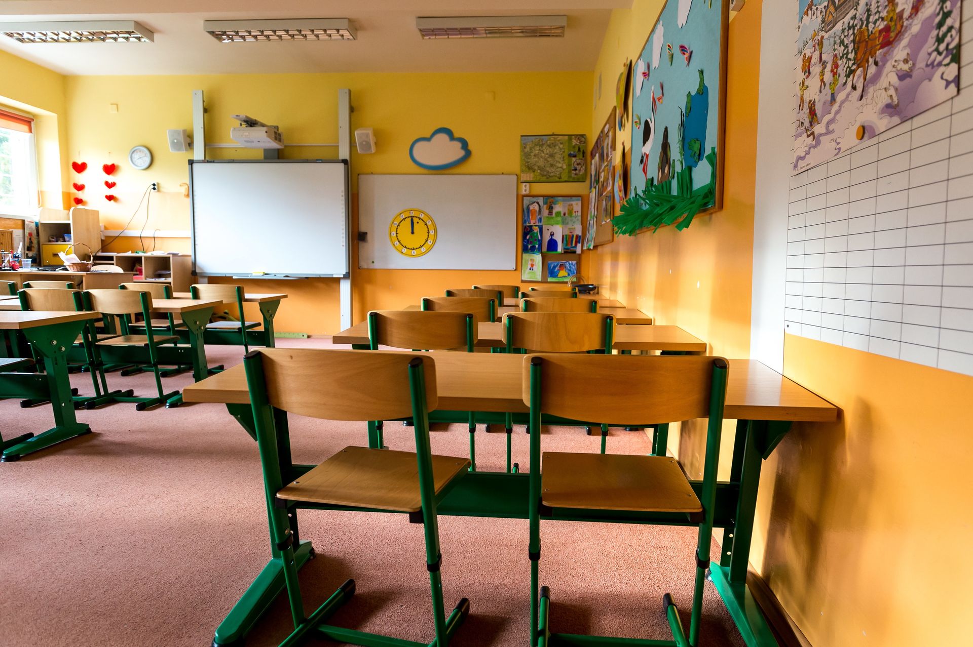 Nie tylko zakaz telefonów. Zmiany też na szkolnych stołówkach