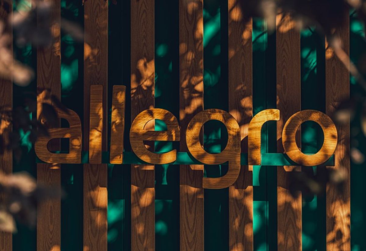 Allegro rozszerza współpracę z Pocztą Polską. Ułatwienia w zwrotach przesyłek