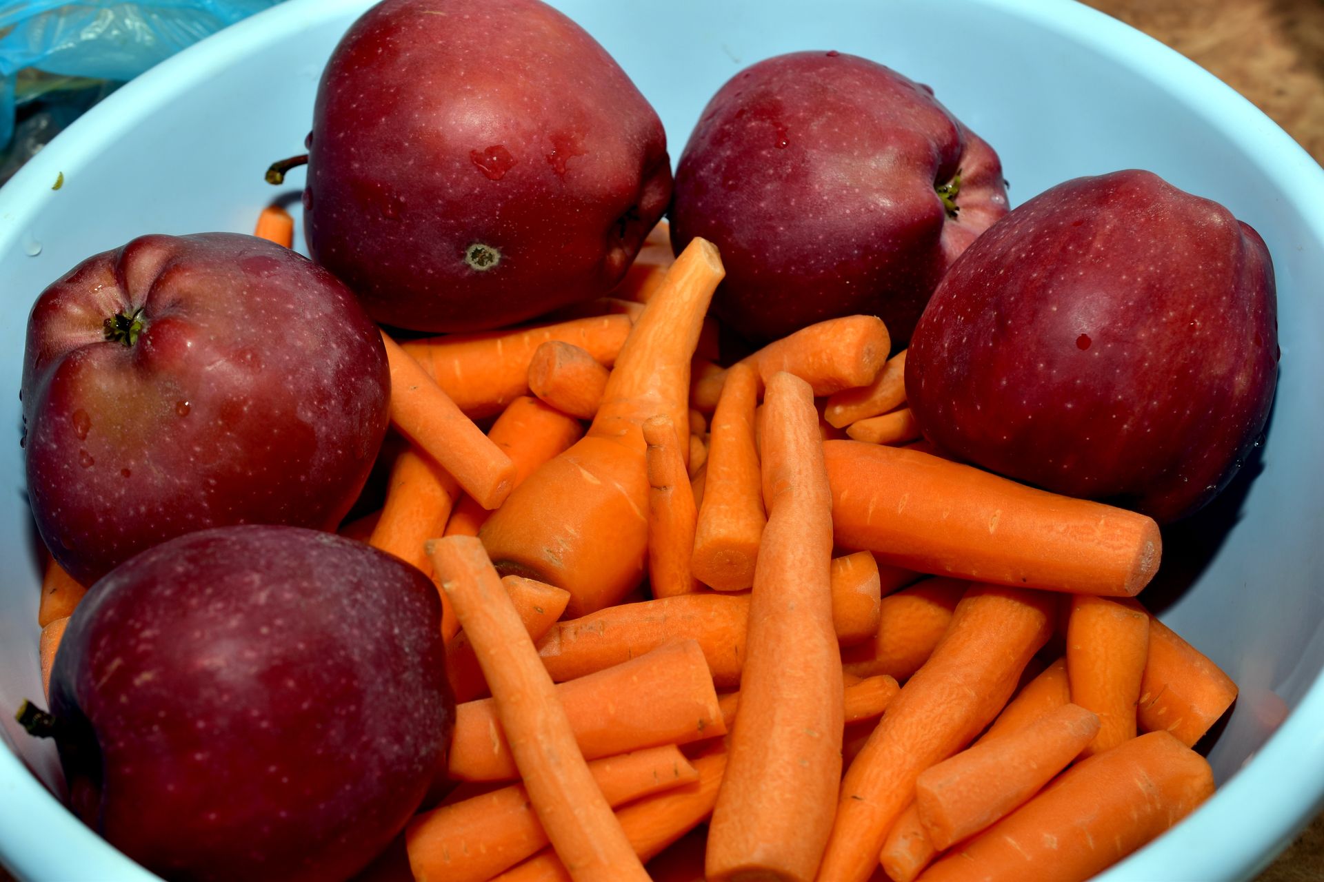 Jak gwałtownie obrać marchewkę? Zrobisz to choćby bez obieraczki