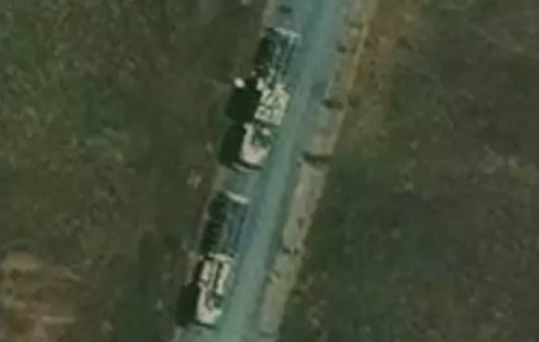 Grają na dwa fronty. Wsparcie dostają pod osłoną nocy