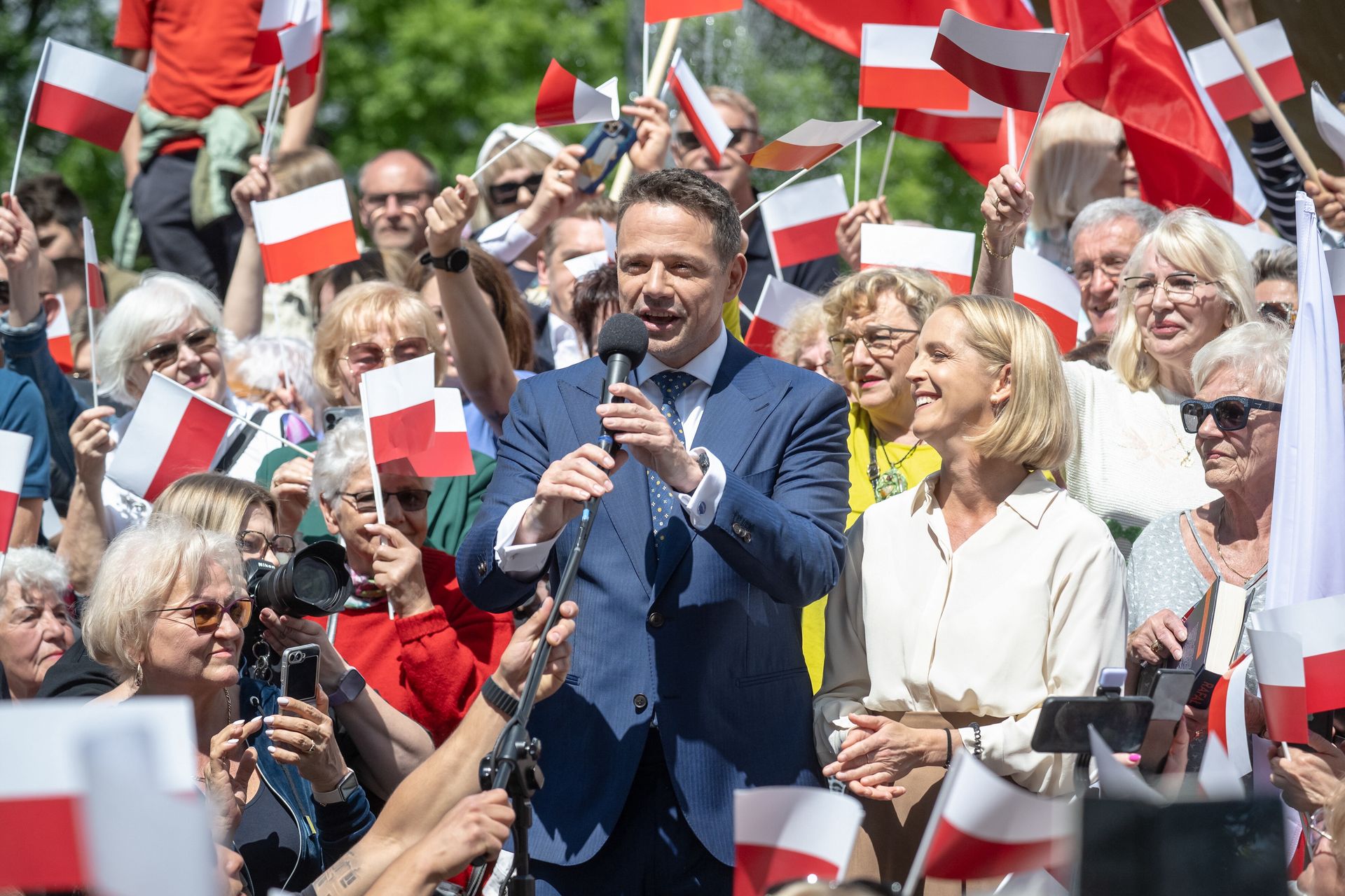 Gospodarz zaczął. Przywitał specjalnego gościa z zagranicy