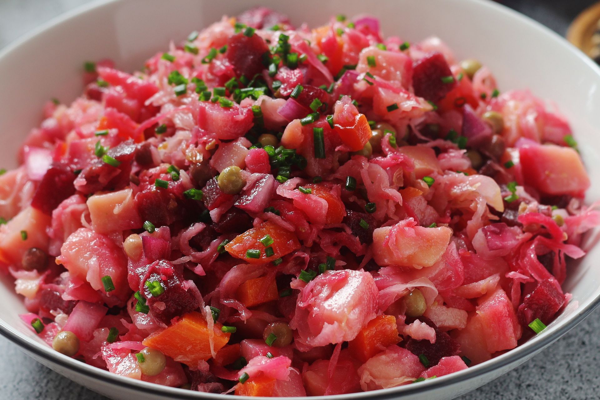 Babcia przywiozła ten przepis ze Wschodu. Kroję w kostkę i mieszam w wielkim garze