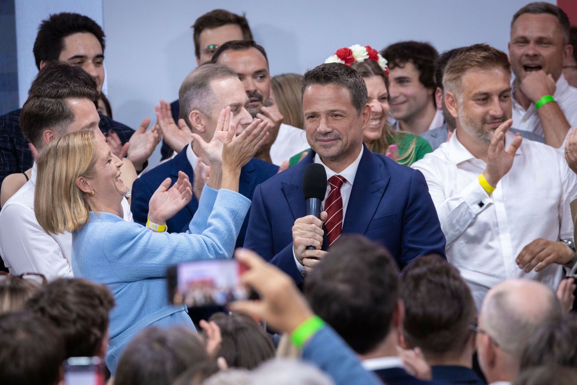 Trzaskowski upomniał ludzi. Ekspert mowy ciała: to wiele o nim mówi