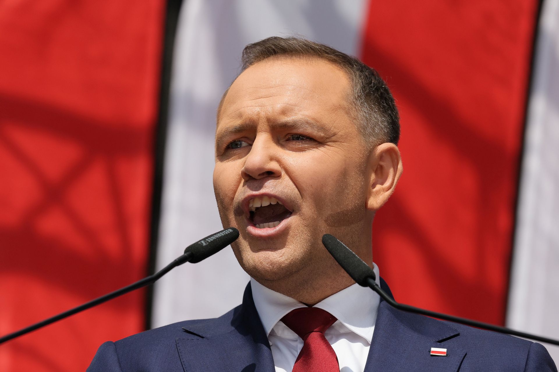 Pokazali nowe wideo. Nawrocki brał snus też w Republice