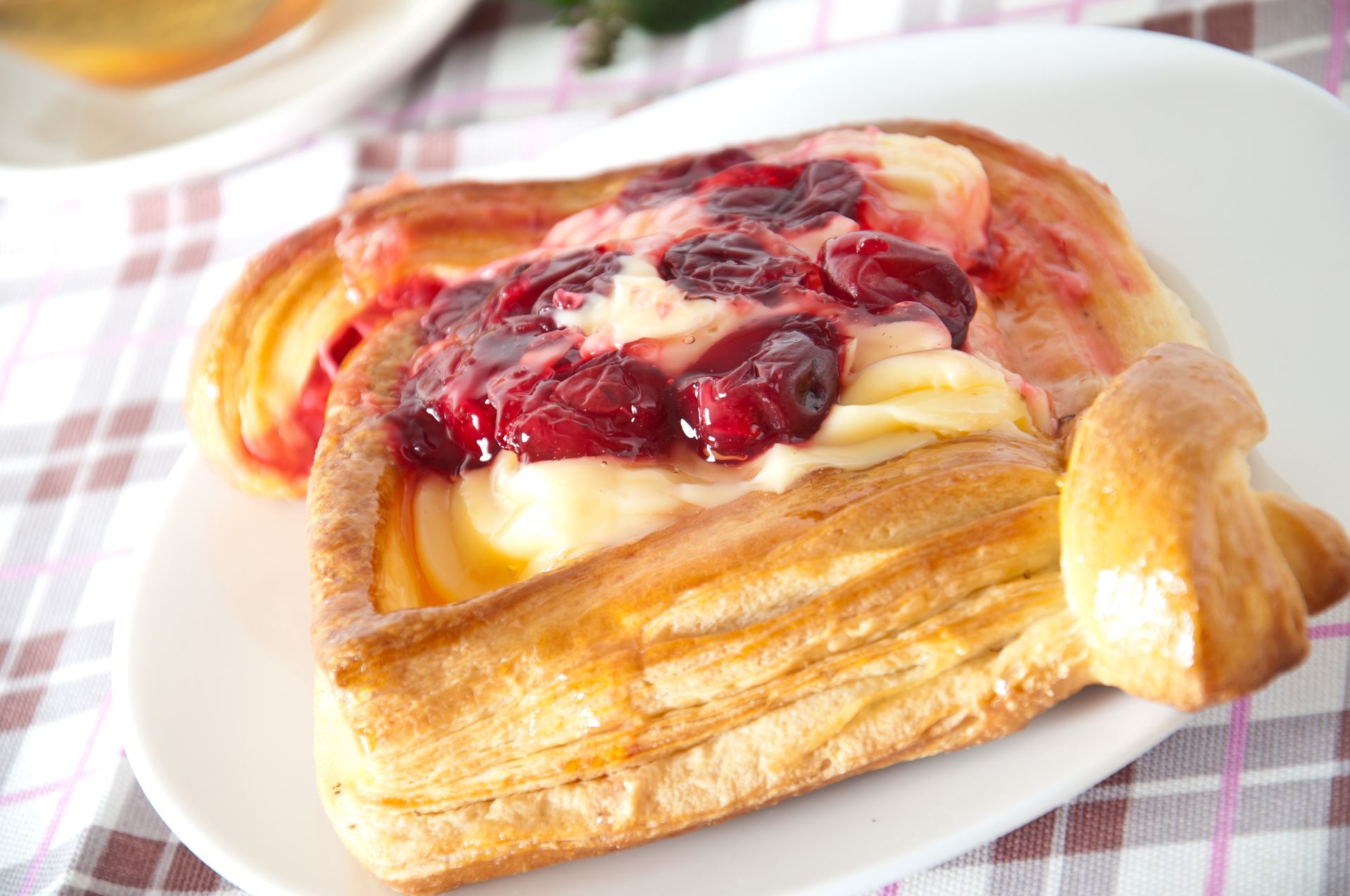 Prosty przepis na chrupiące ciastka z budyniem. 15 minut przygotowań, a resztę robi piekarnik