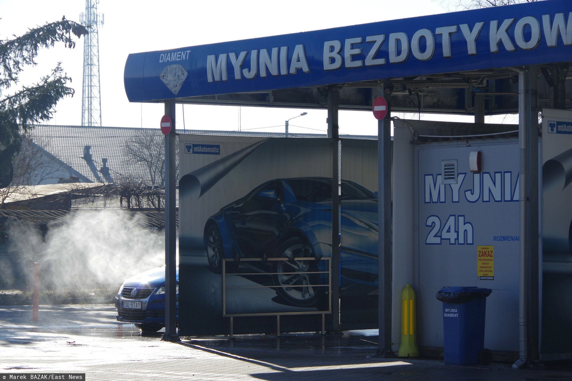 Włamywał się do automatów na myjniach. Policjant aresztowany