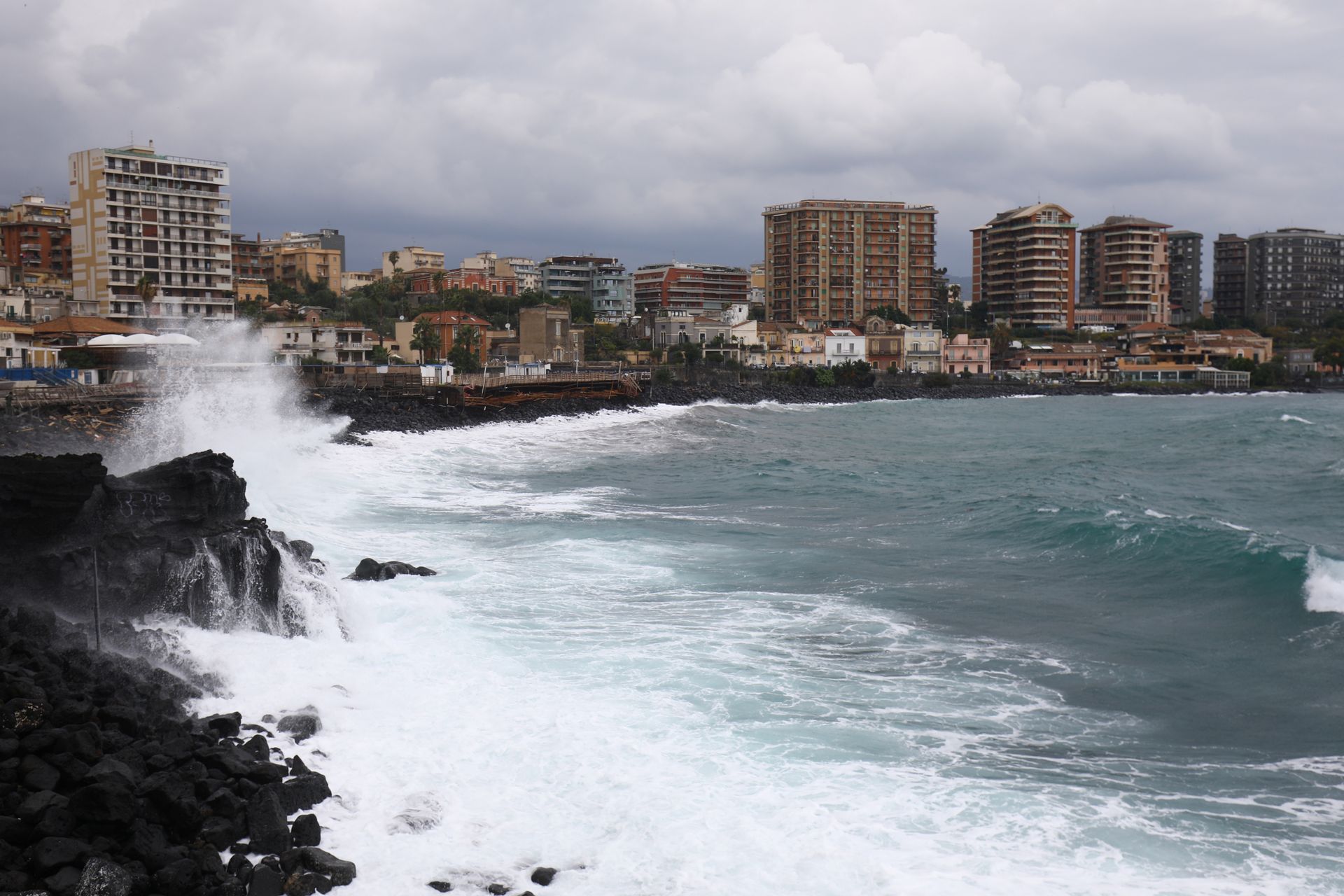 Alert na Sycylii. Nadciąga Harry