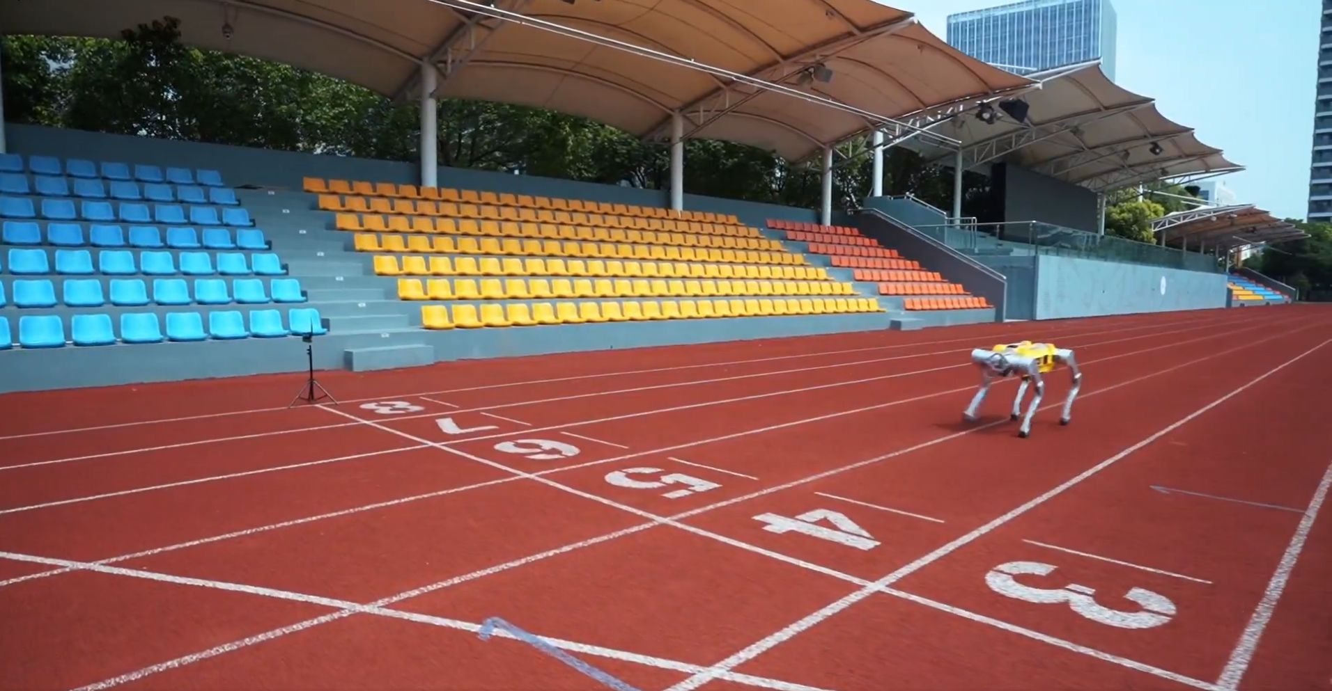 Chiński robot ustanawia rekord Guinnessa w biegu na 100 metrów
