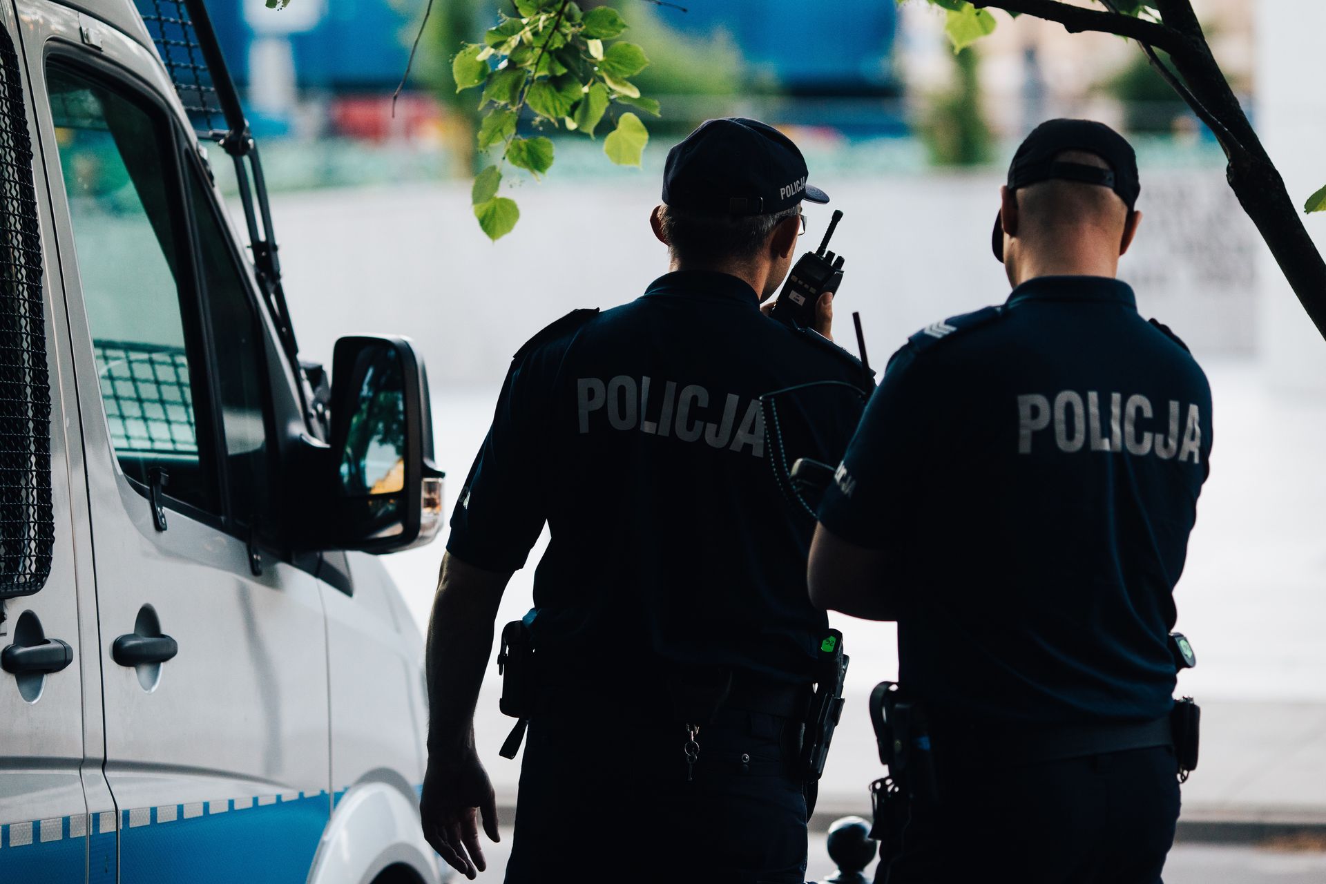 41-latek zmarł w karetce. Wcześniej obezwładniła go policja