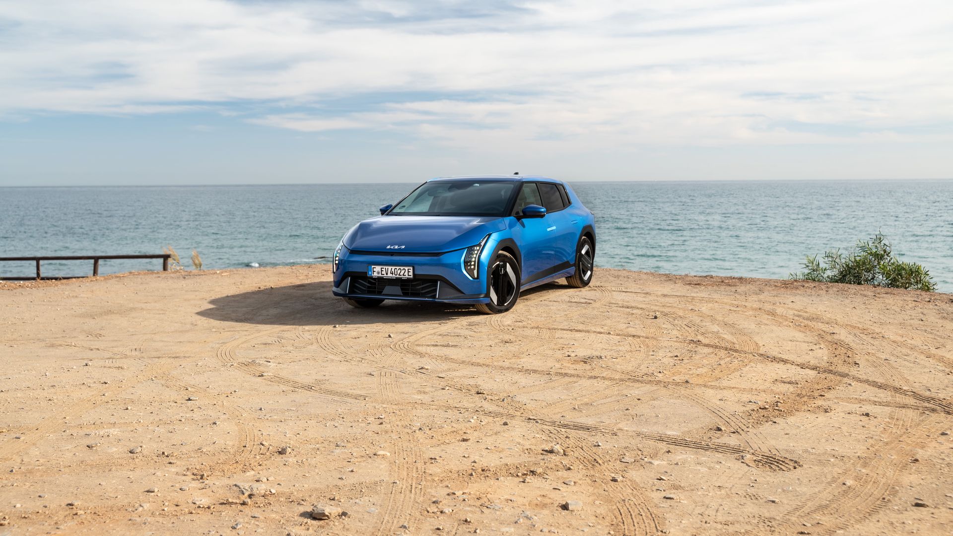 Pierwsza jazda: Kia EV4 – nie samymi SUV-ami żyje człowiek