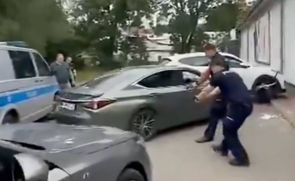 Strzelanina przed Biedronką. Ujawniono, kim jest zatrzymany mężczyzna