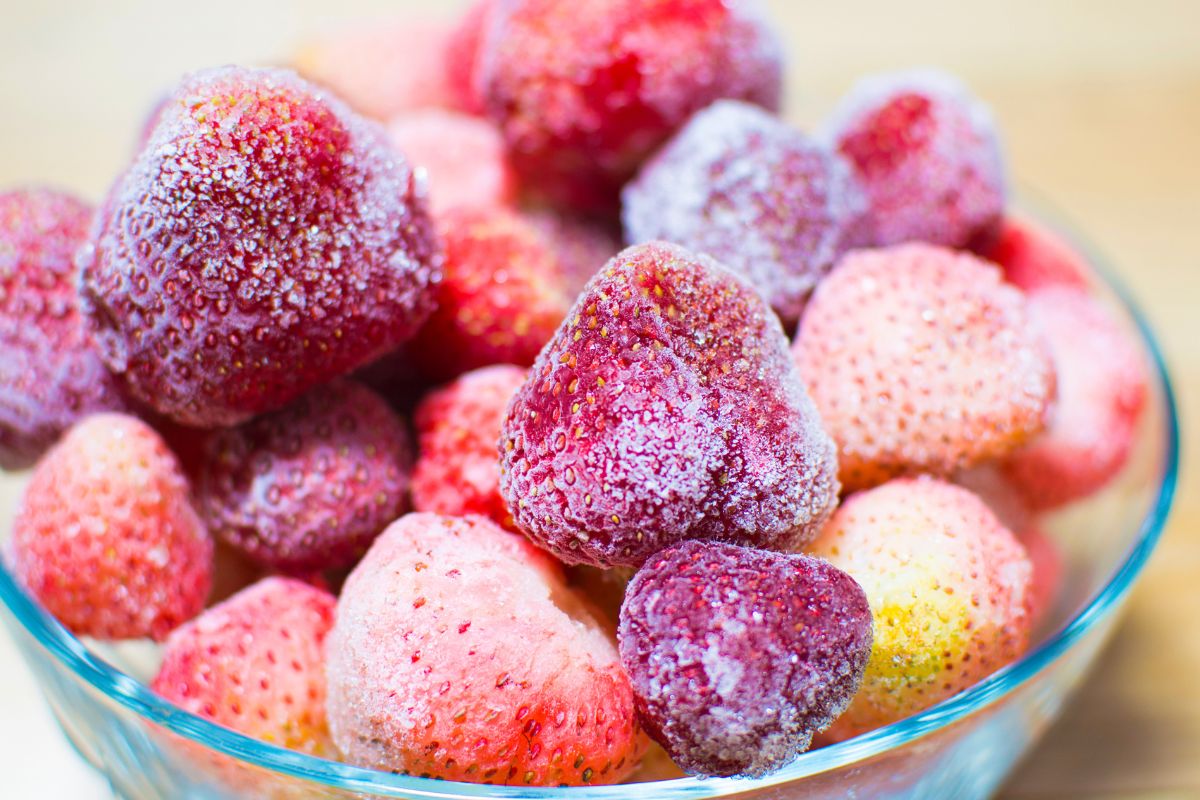 Owoce mrożę tylko z ten sposób. Zachowują najwięcej wartości i smakują jak świeże