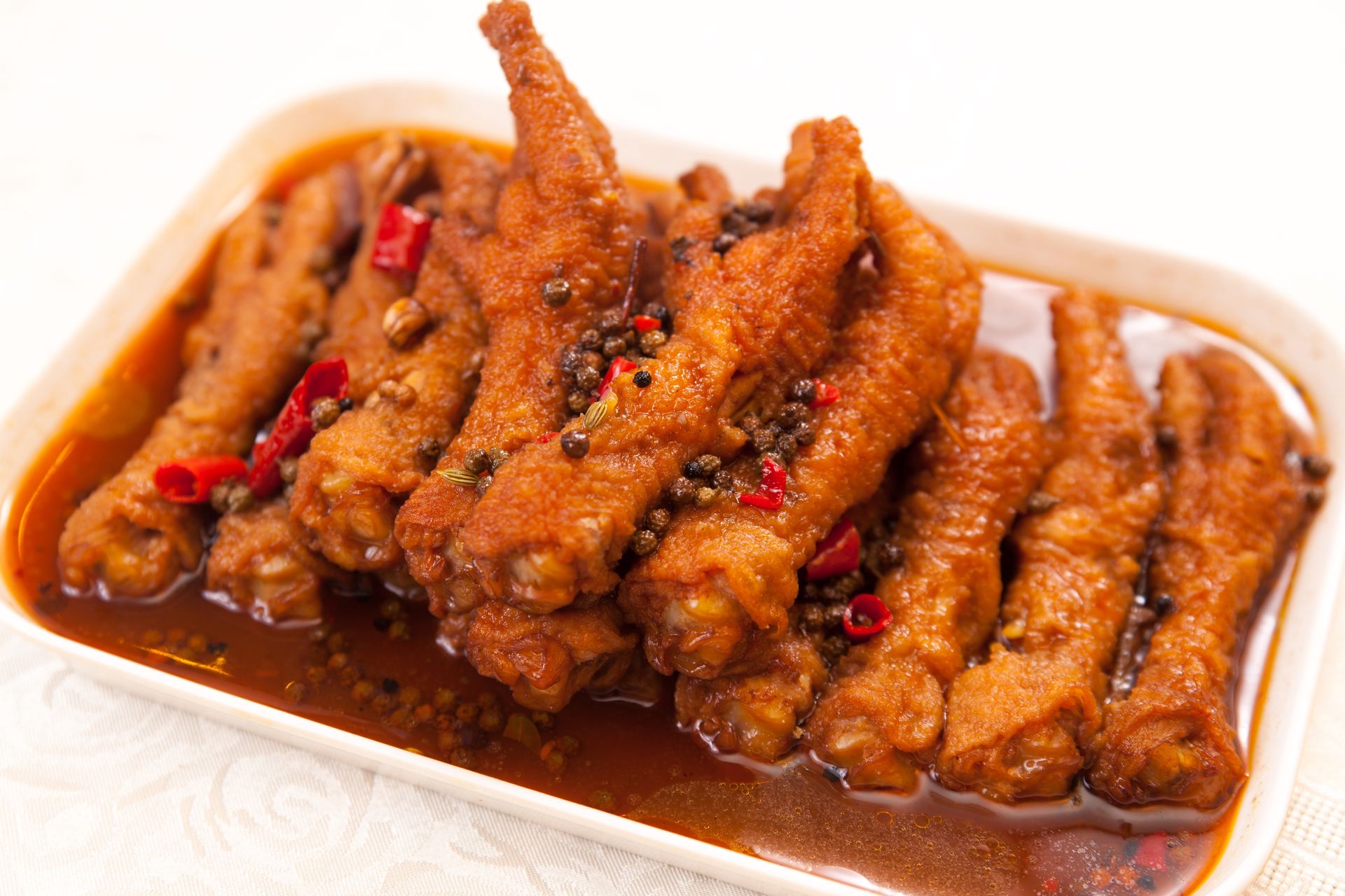 Dziadkowie zajadali te tanią część kurczaka. Młodzi wzdrygają się na samą myśl, a jest świetna na stawy