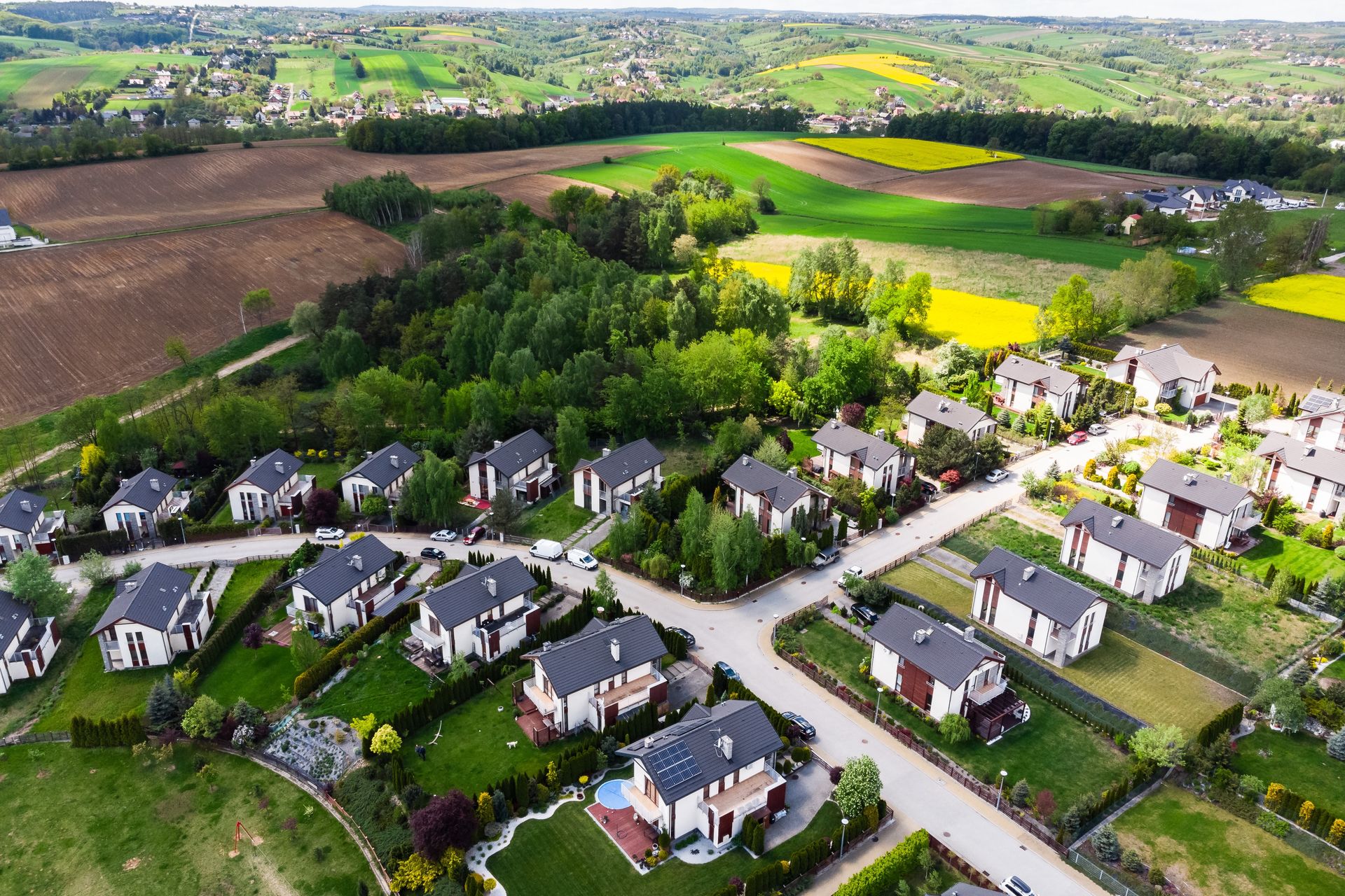 Domy w cenie samochodu. Pokazuje, gdzie można je znaleźć