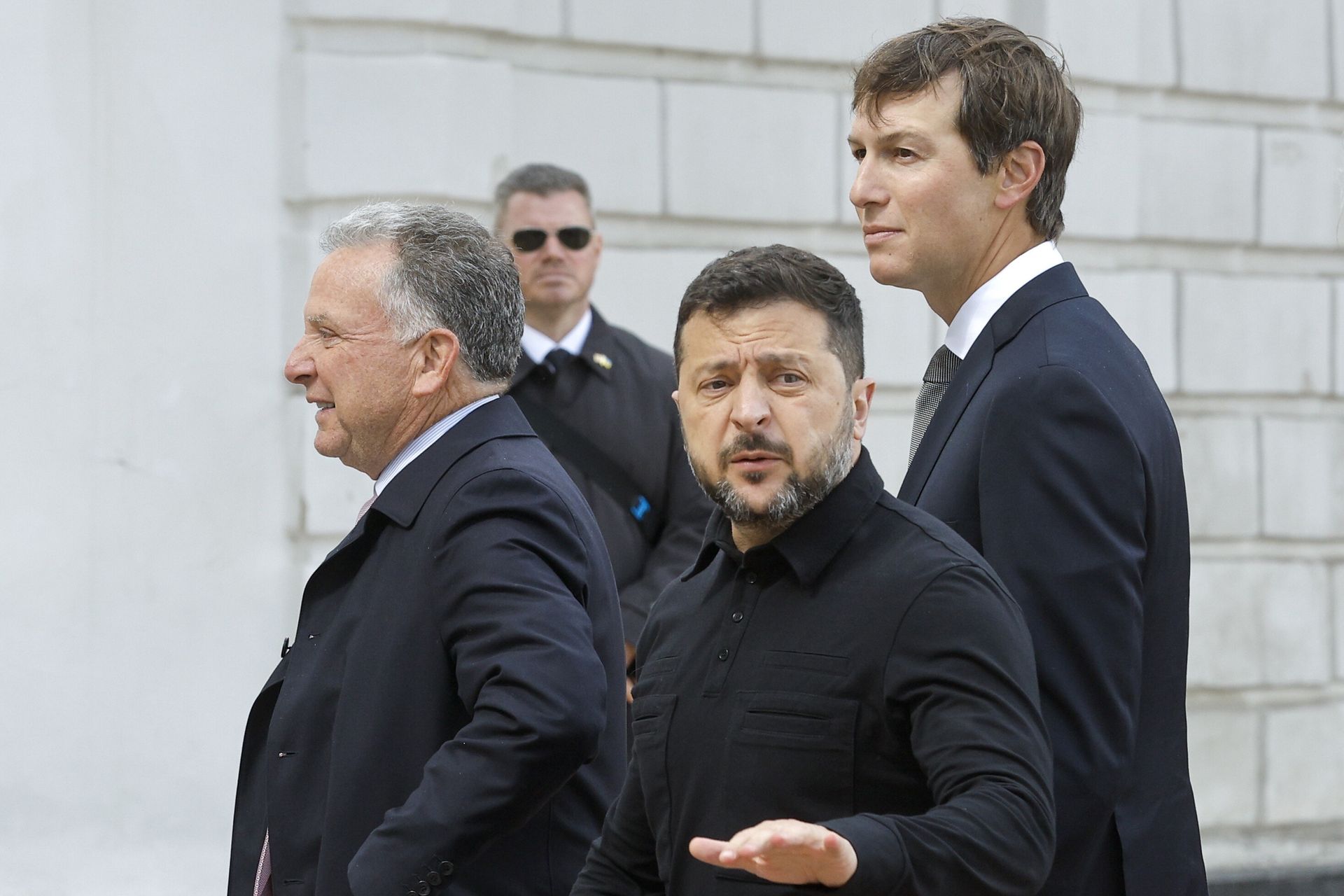 Zełenski po rozmowach z wysłannikami Trumpa. "Celem trójstronne negocjacje"