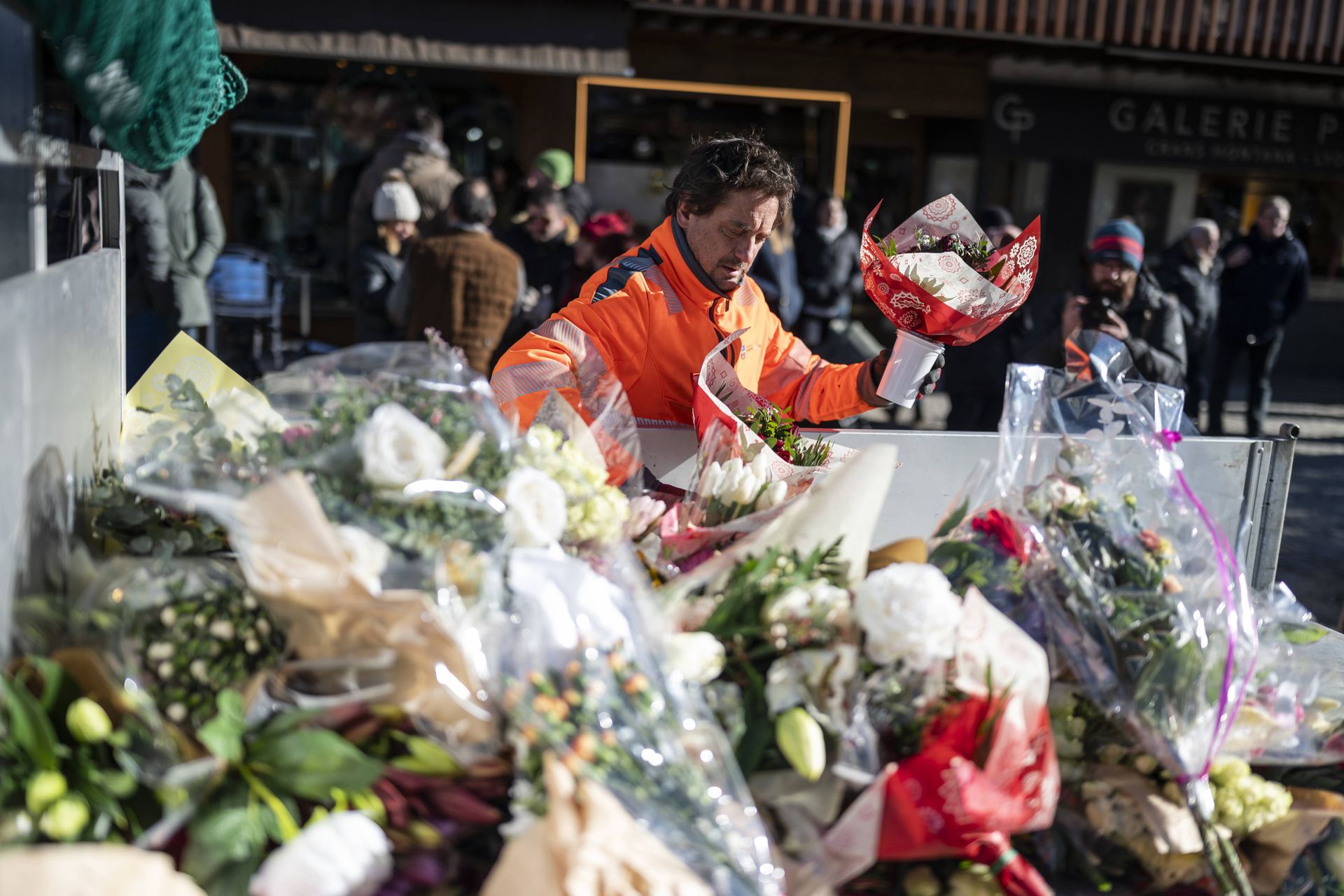 Tragiczny pożar w Szwajcarii. Rodziny czekają na wieści o bliskich