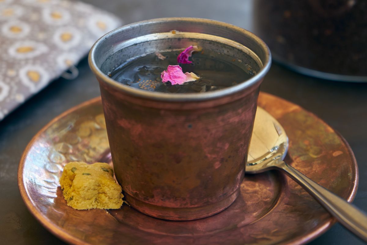 Pachnie jak babciny ogród. Pomaga zachować młodość i poprawić trawienie