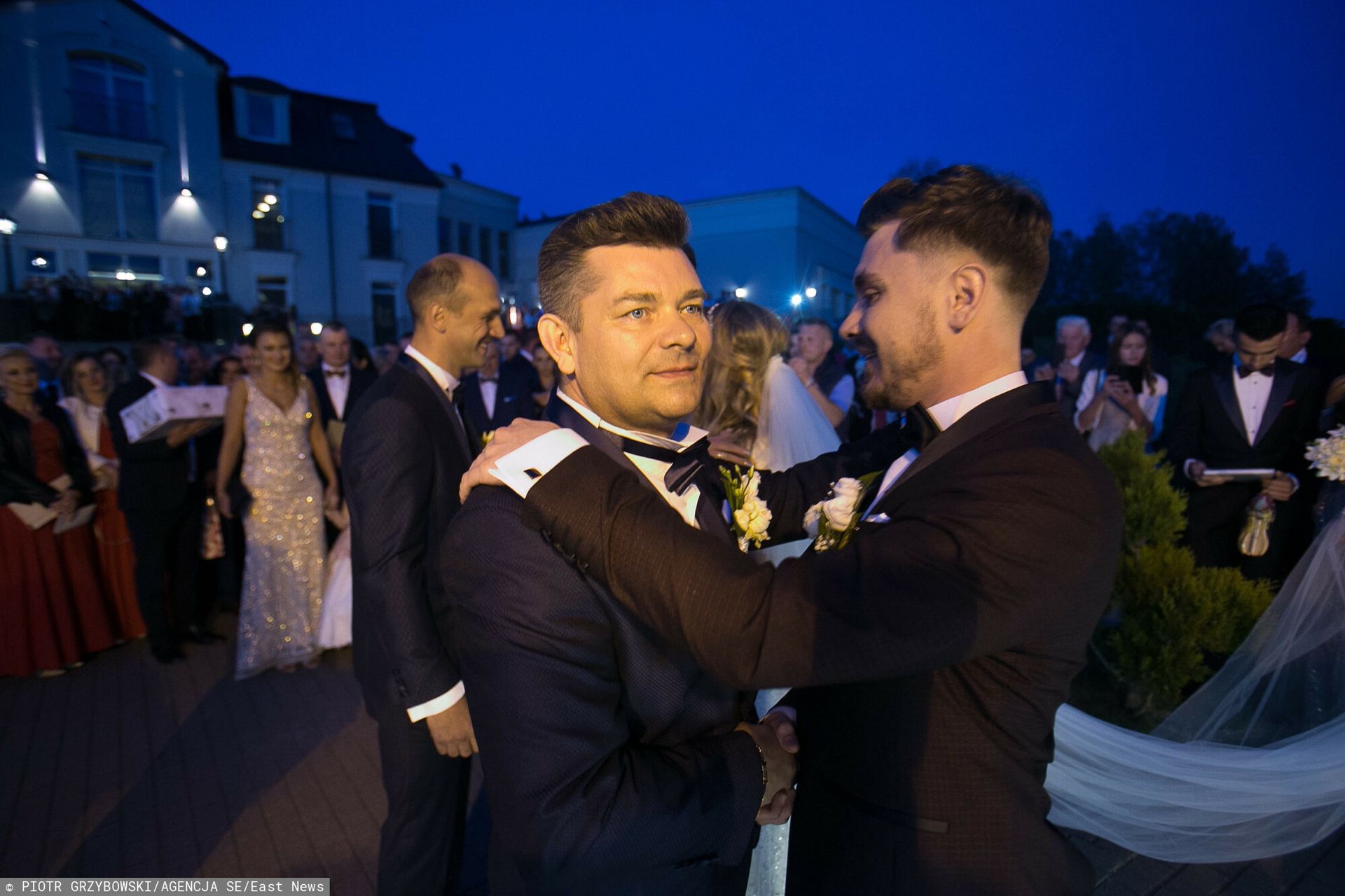 "Pięciu policjantów". Nowe informacje o awanturze Martyniuka w samolocie