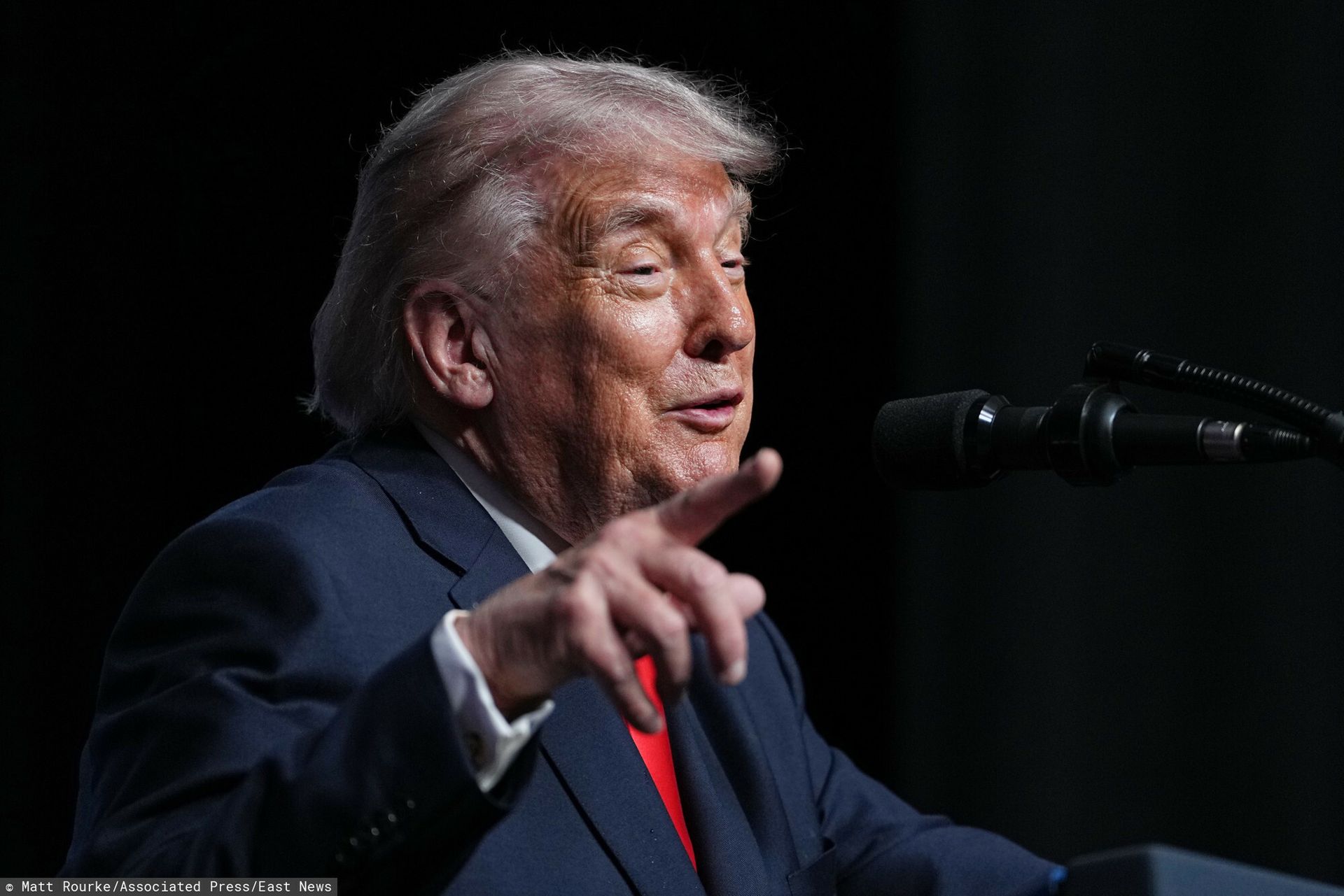 Trump zapowiada cła na auta z UE. Komisja Europejska odpowiada