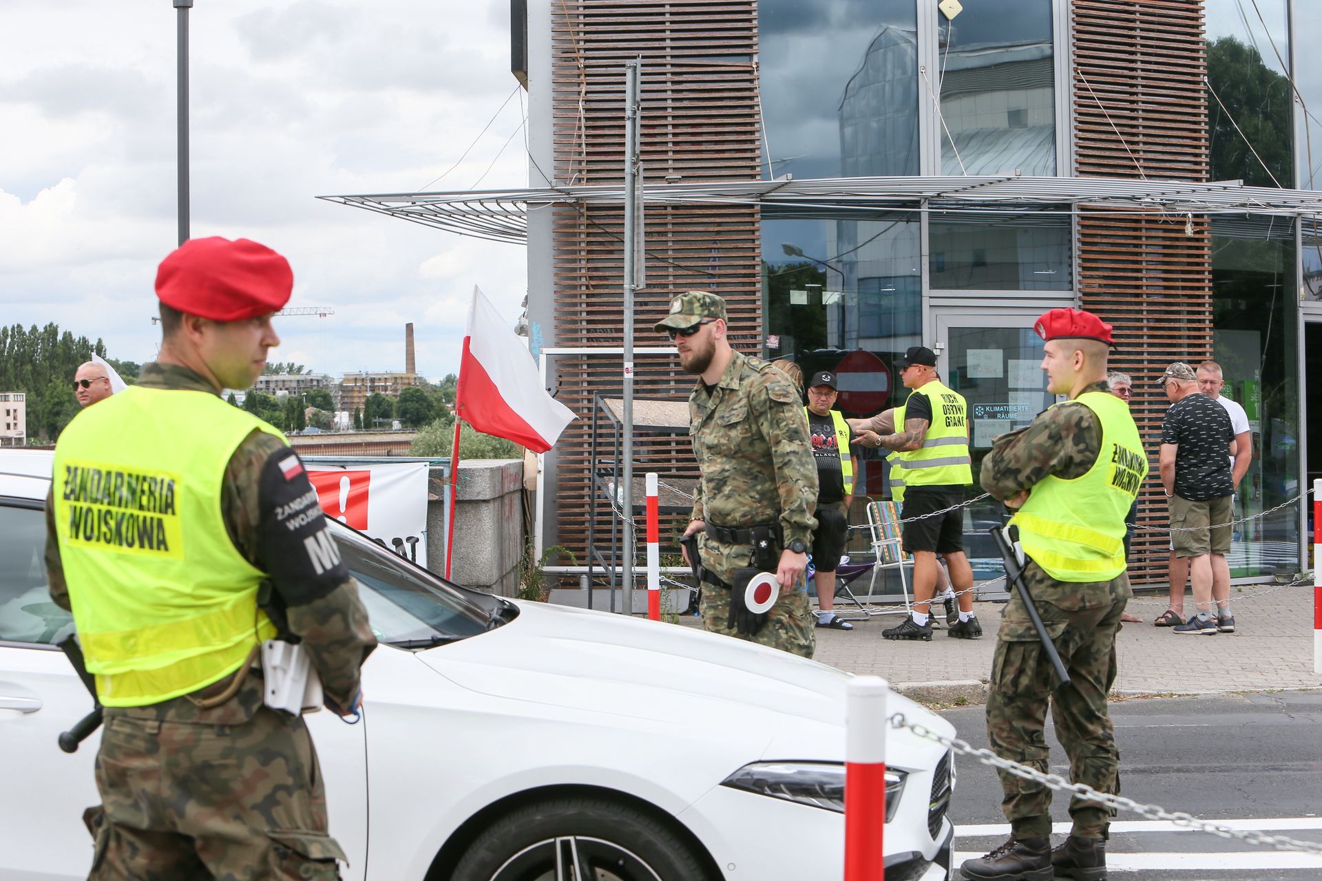 Kontrole na granicy wprowadzone za późno? Eksperci podzieleni ws. decyzji rządu