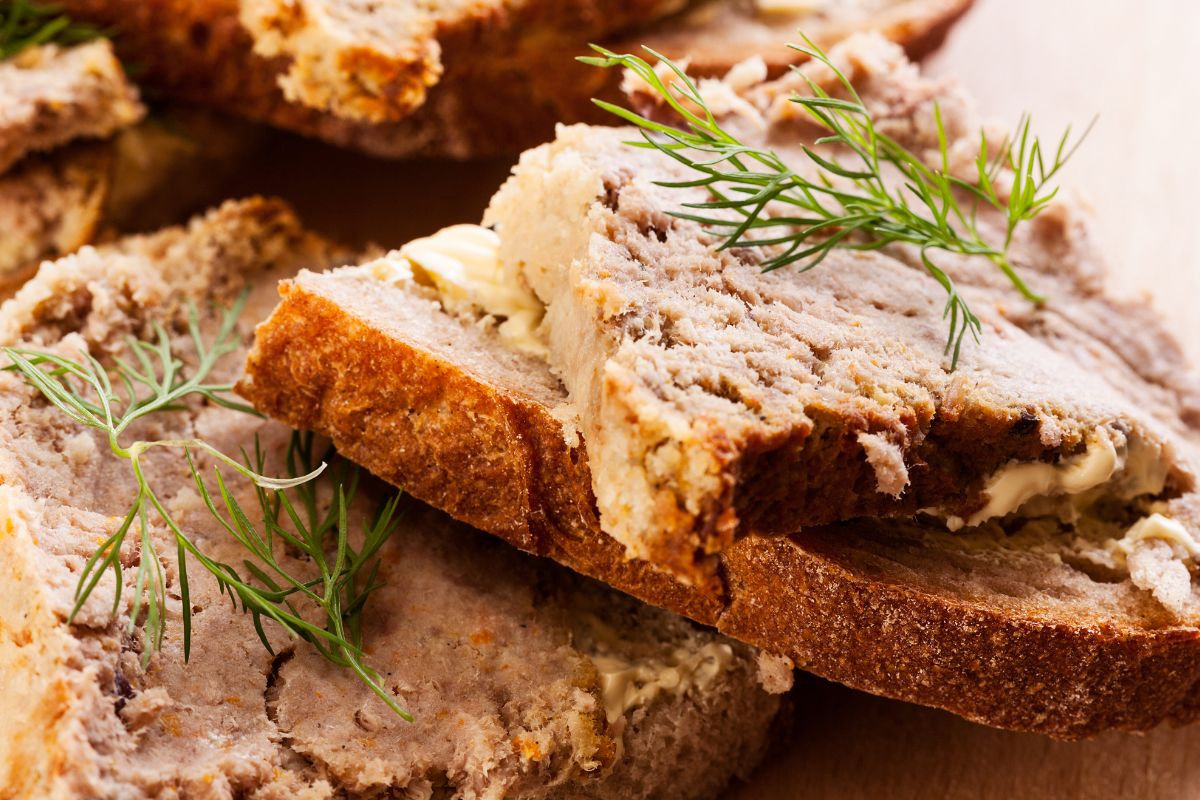 Biorę biały ser i piersi z indyka. Po upieczeniu mam przepyszny pasztet