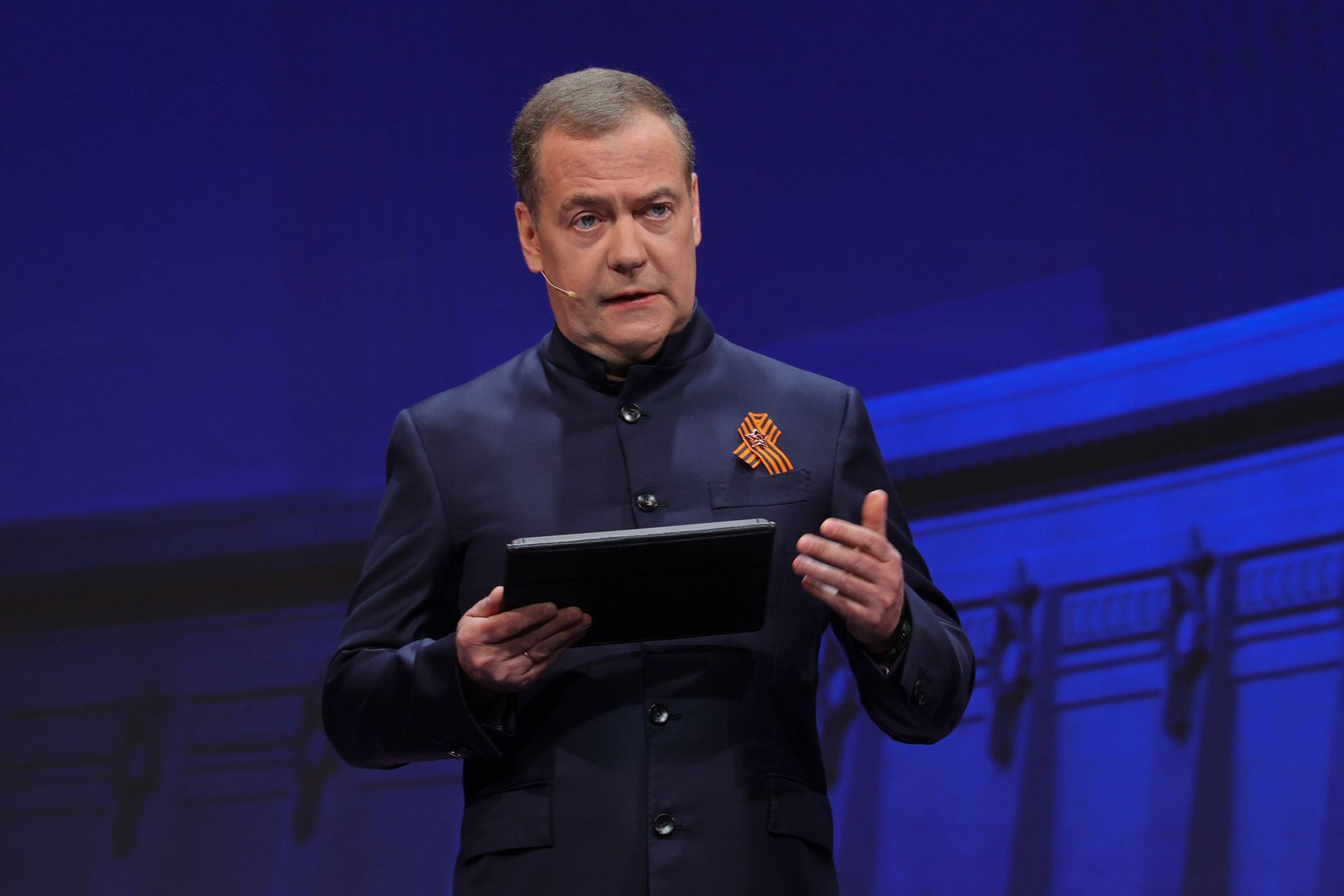 Miedwiediew znów straszy. "Spodziewajcie się dalszych kroków"