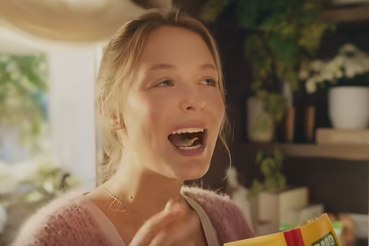 Powrót do smaków dzieciństwa w nowej reklamie Wiejskich Ziemniaczków