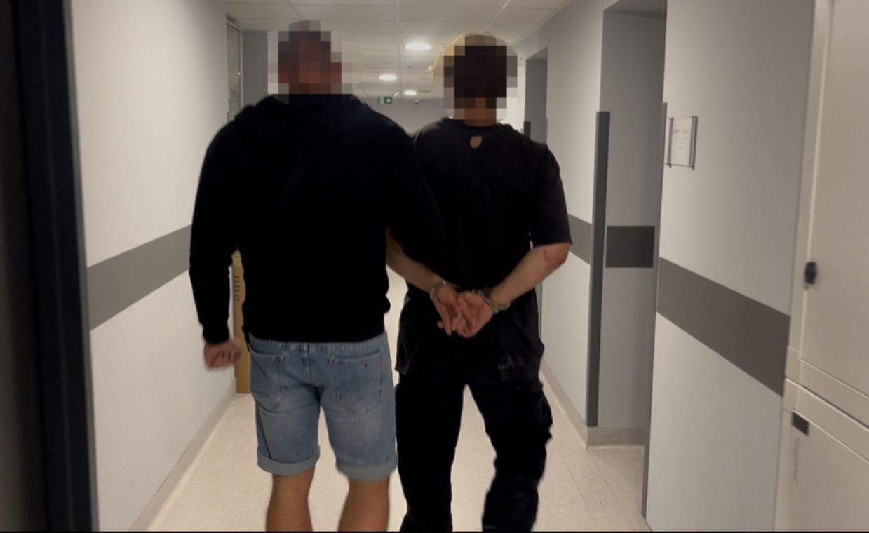 24-letni włamywacz zatrzymany po pościgu. Usłyszał osiem zarzutów