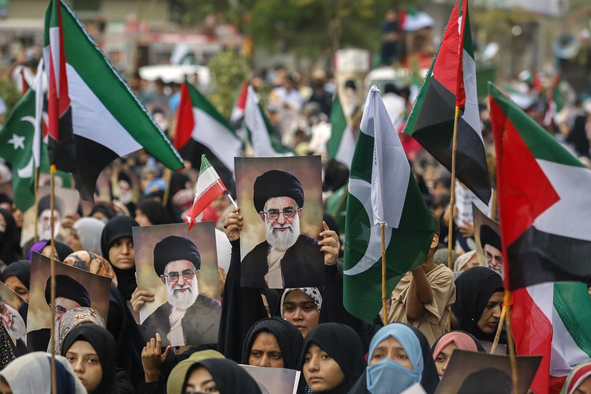 "Poważne pęknięcia". Irańskie elity podzielone ws. negocjacji z USA