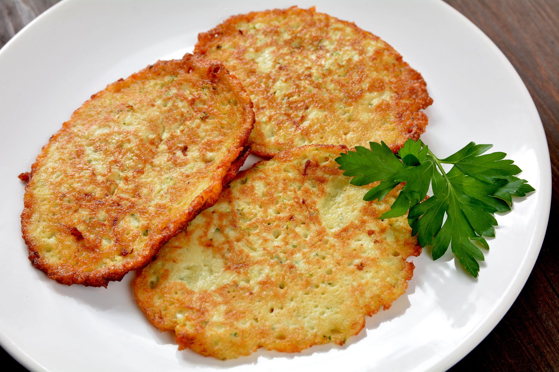 Dodaj do masy, a placki ziemniaczane nie będą wpijały tłuszczu. To sposób dobrych gospodyń