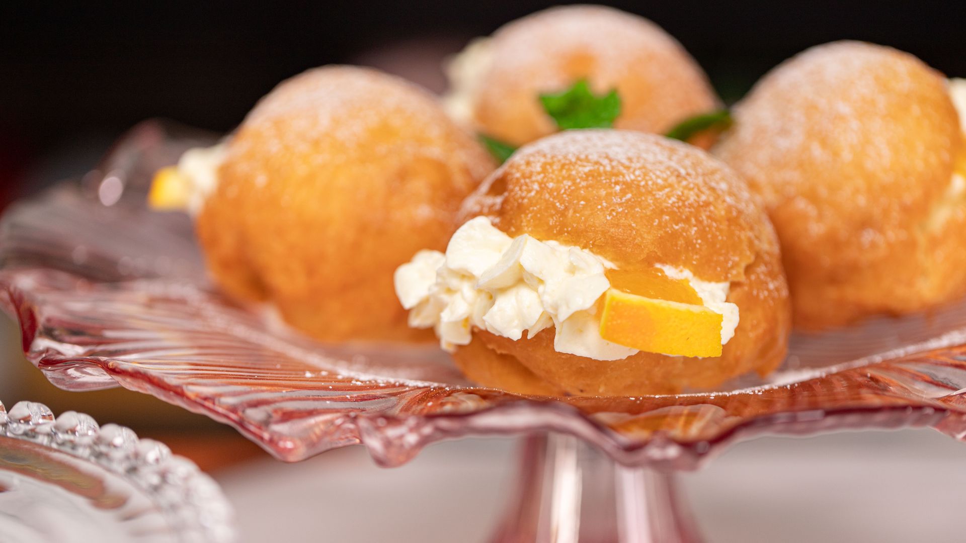 Z tym przepisem przygotujesz pączki w wersji premium. choćby teściowa je pochwali