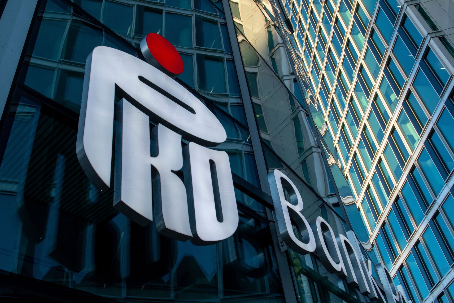 PKO Bank Polski apeluje do klientów. Podał zasady