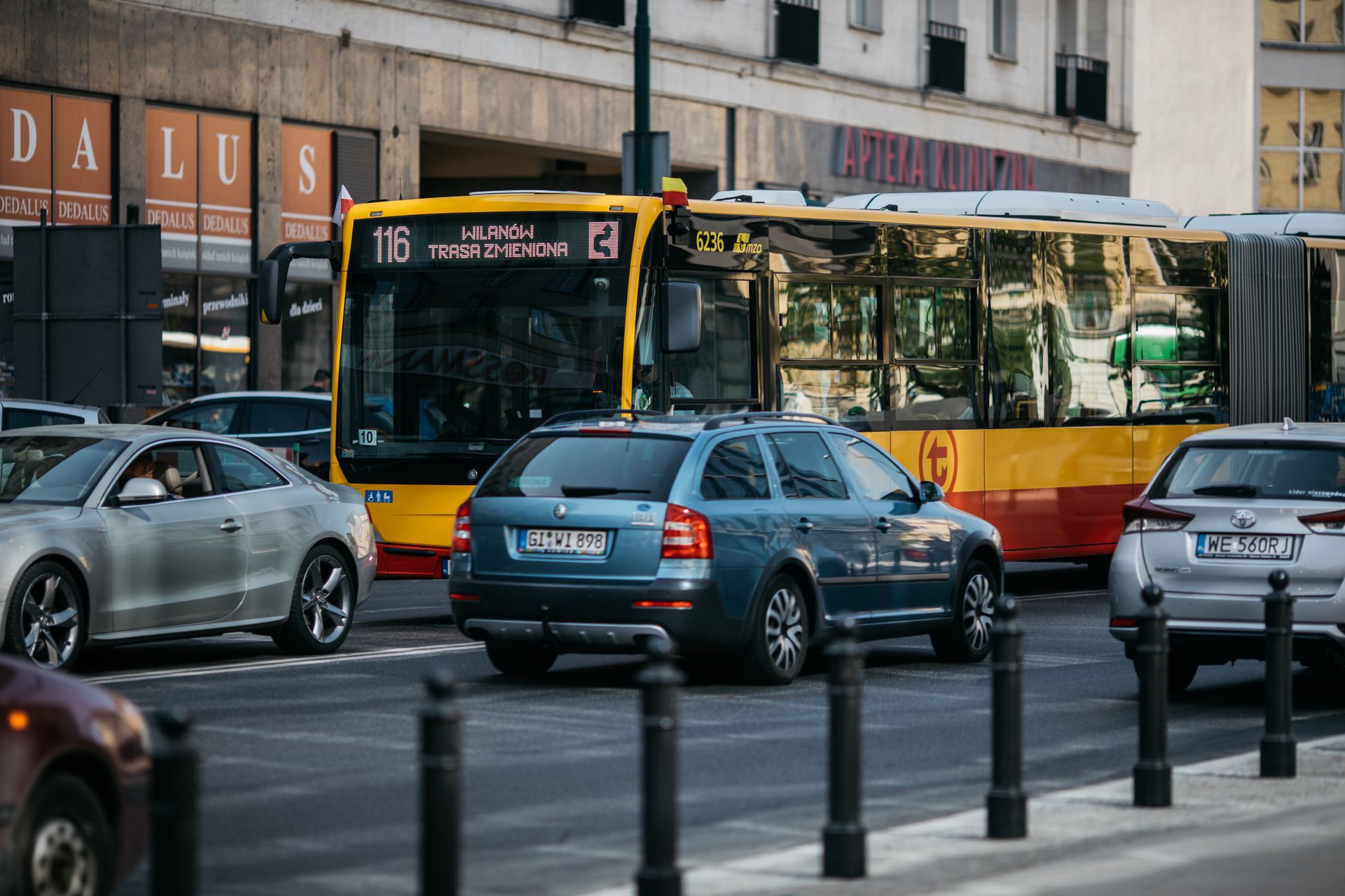 Wianki nad Wisłą. Utrudnienia w Warszawie