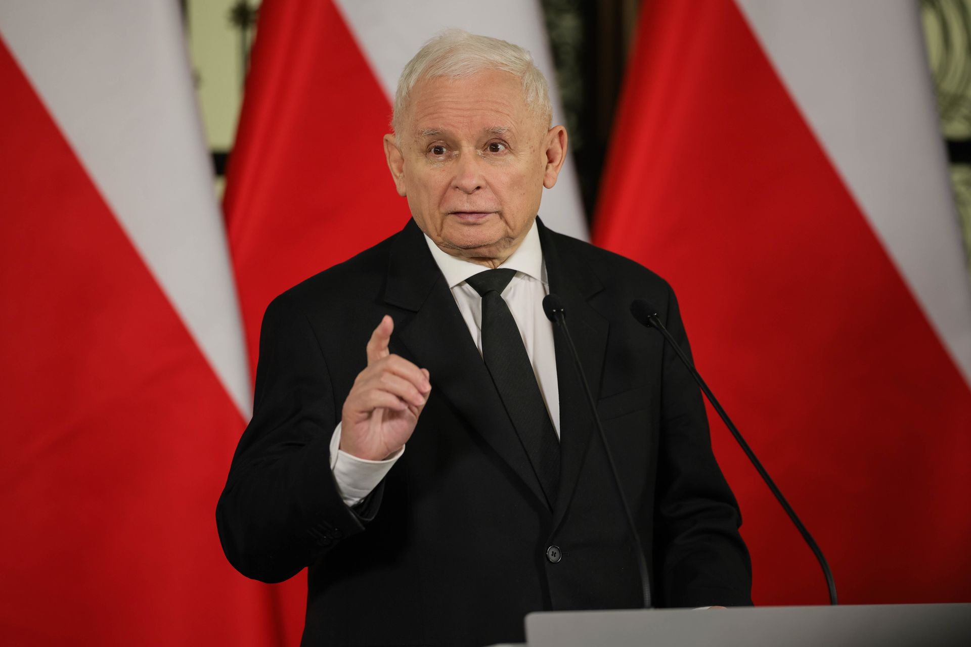 Mejza przyprowadził patostreamera. Prezes PiS: "To już nie nasz poseł"