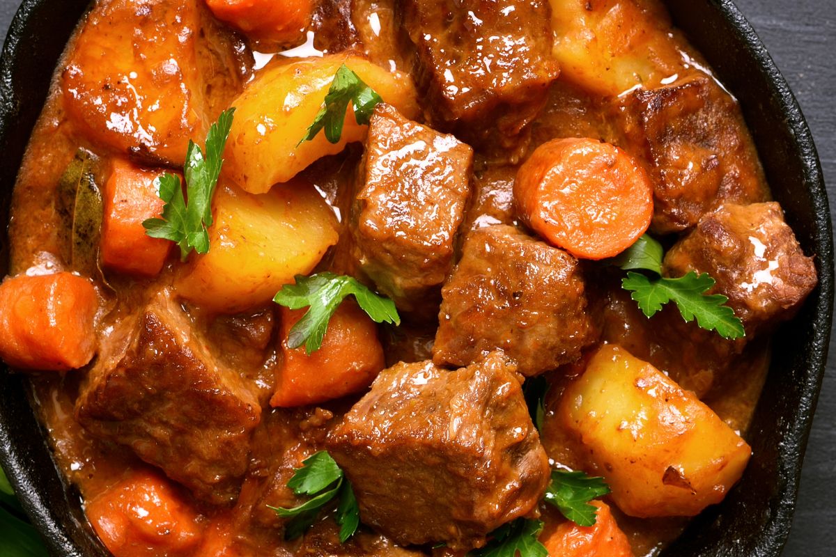 To idealne mięso na gulasz. Nie trzeba go gotować godzinami, aby rozpływało się w ustach