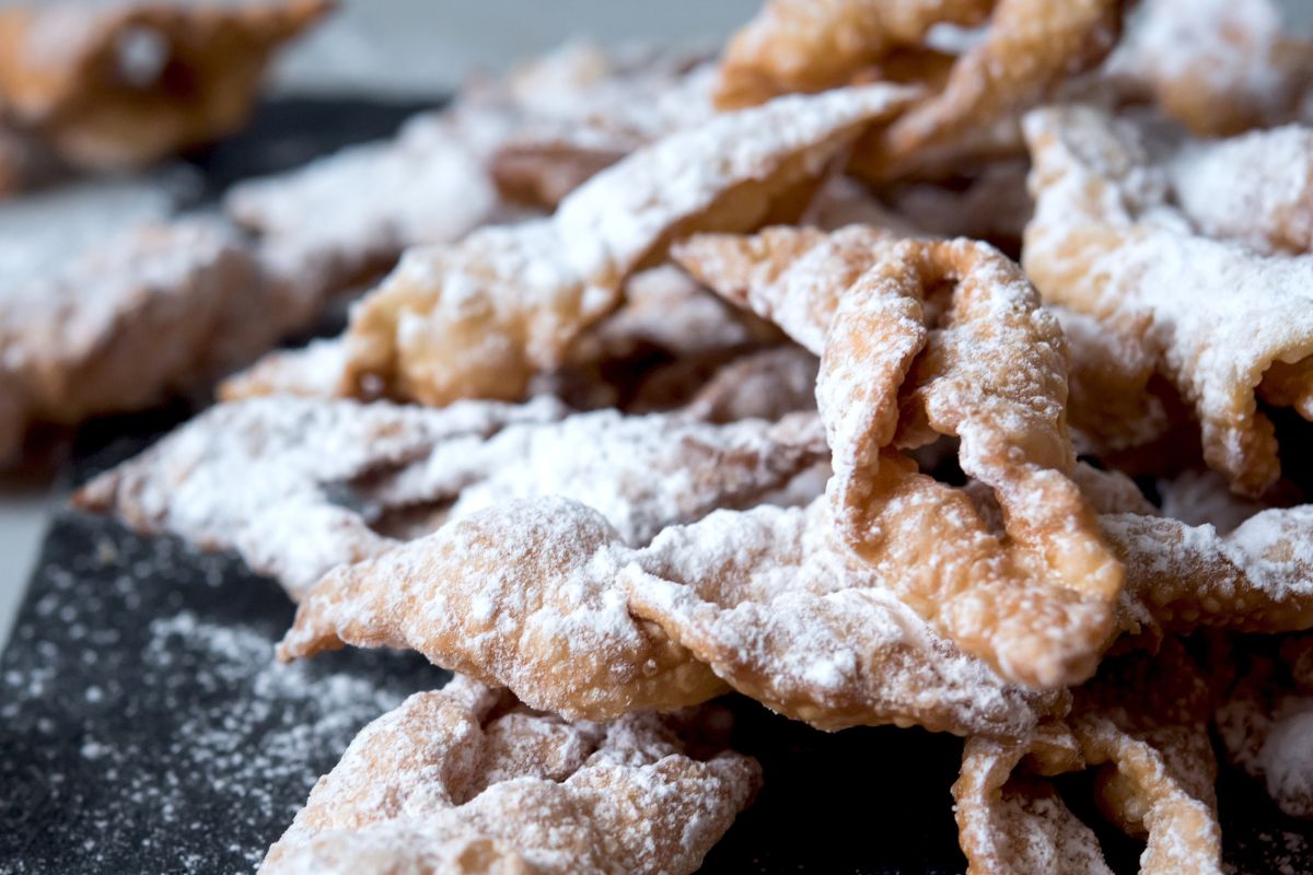 Te faworki możesz jeść choćby na diecie. Nie ociekają tłuszczem