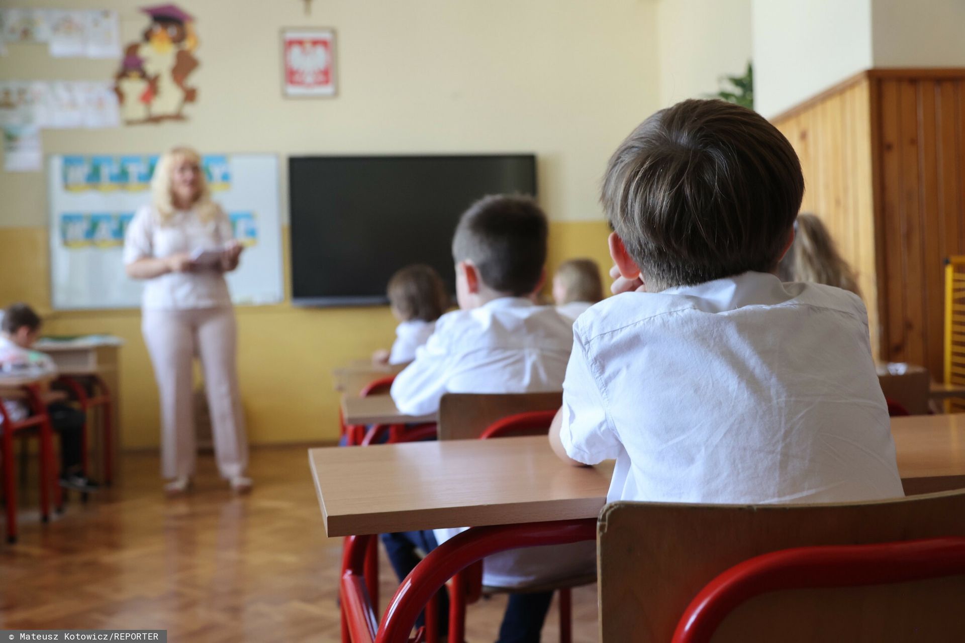 Pijana nauczycielka zajmowała się uczniami. Ujawniono, co jej grozi