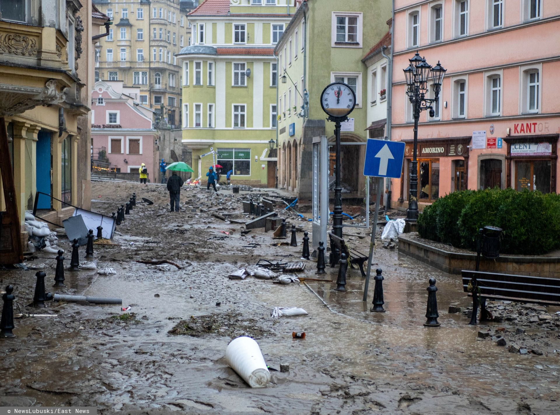 Restauracja po przejściu fali w Kłodzku. "Nie ma do czego wracać"