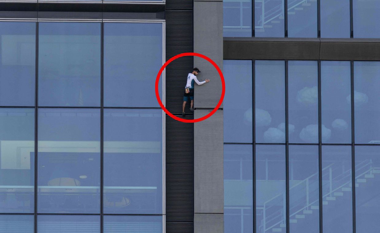 Wspiął się na najwyższy wieżowiec w Polsce. Interweniowały służby