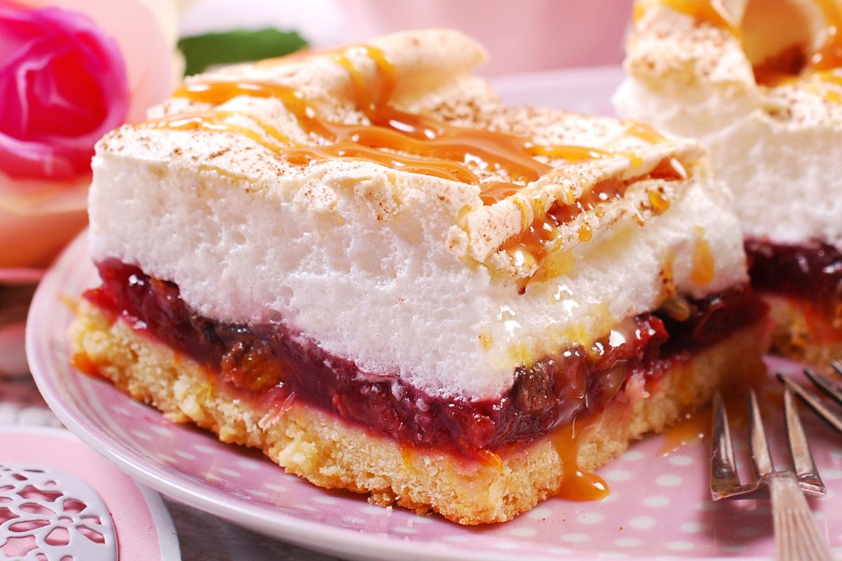 Późnym latem i jesienią to ciasto jest hitem u mnie. W jedno popołudnie znika cała blaszka