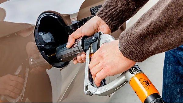Prognoza cen paliw na 19–25 października: diesel i benzyna w dół, LPG podrożeje