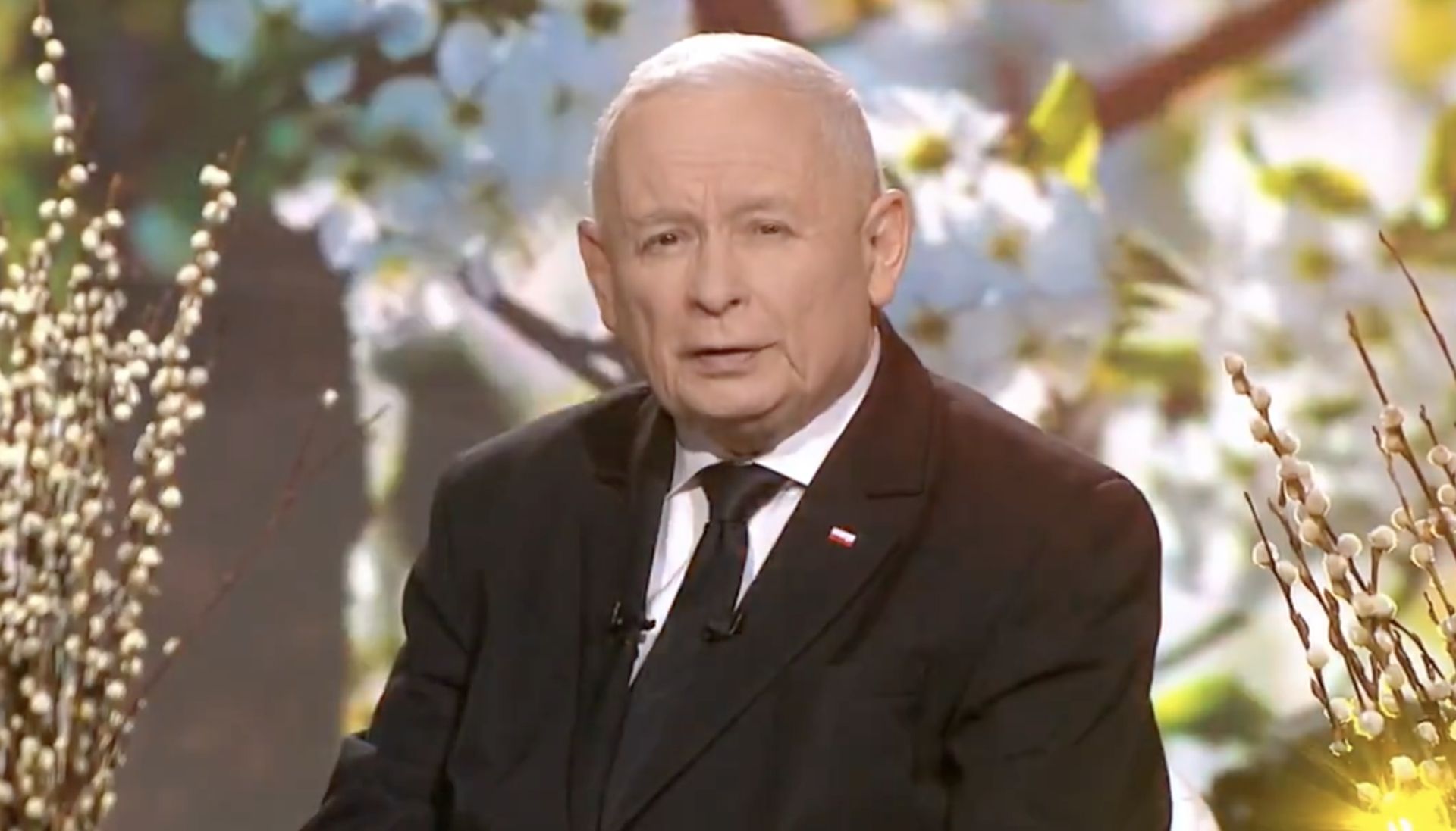 Gargamel składa życzenia. Mówi o "ciemnych chmurach" nad Polską