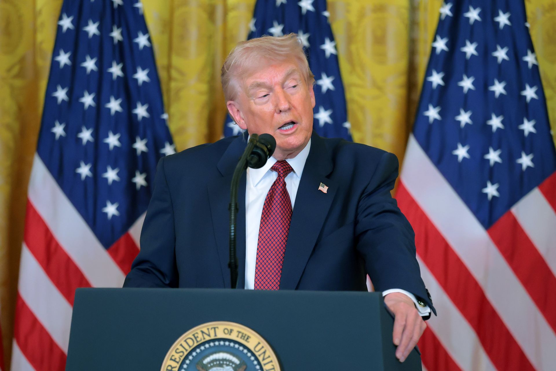 Zmęczenie polityką imigracyjną? Poparcie dla Trumpa osiąga nowe minimum