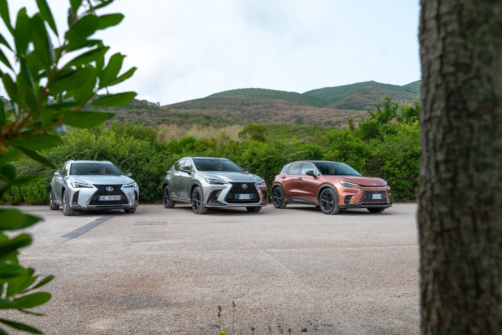 Ile palą hybrydy Lexusa? W Toskanii jeden model zaskoczył szczególnie