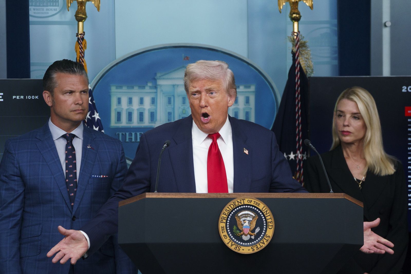 Trump przed spotkaniem z Putinem. "To dla mnie żenujące"