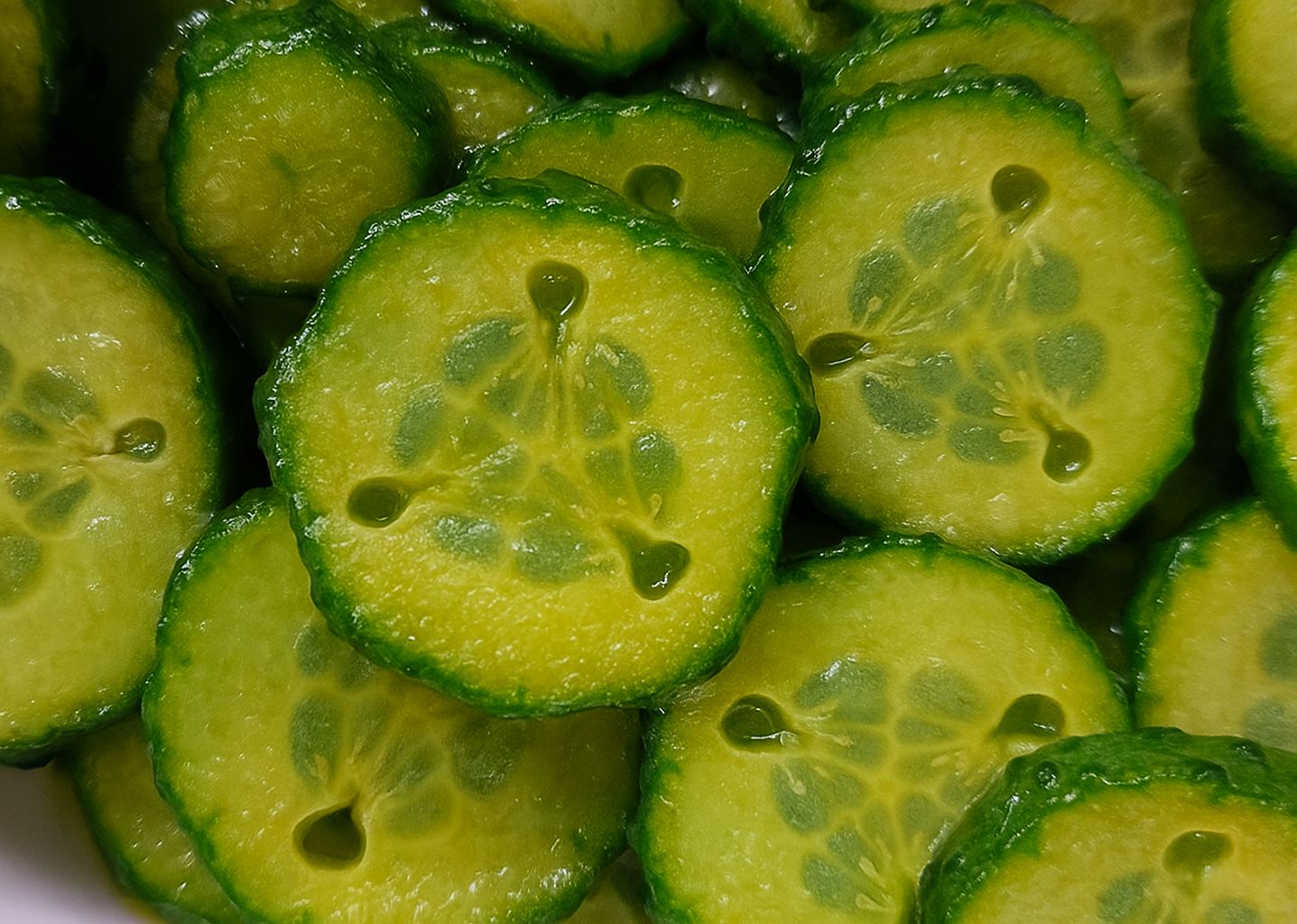 Podpatrzyłam ten trik u sąsiadki. Odkąd go stosuję, małosolne i kiszone nigdy nie wychodzą puste w środku