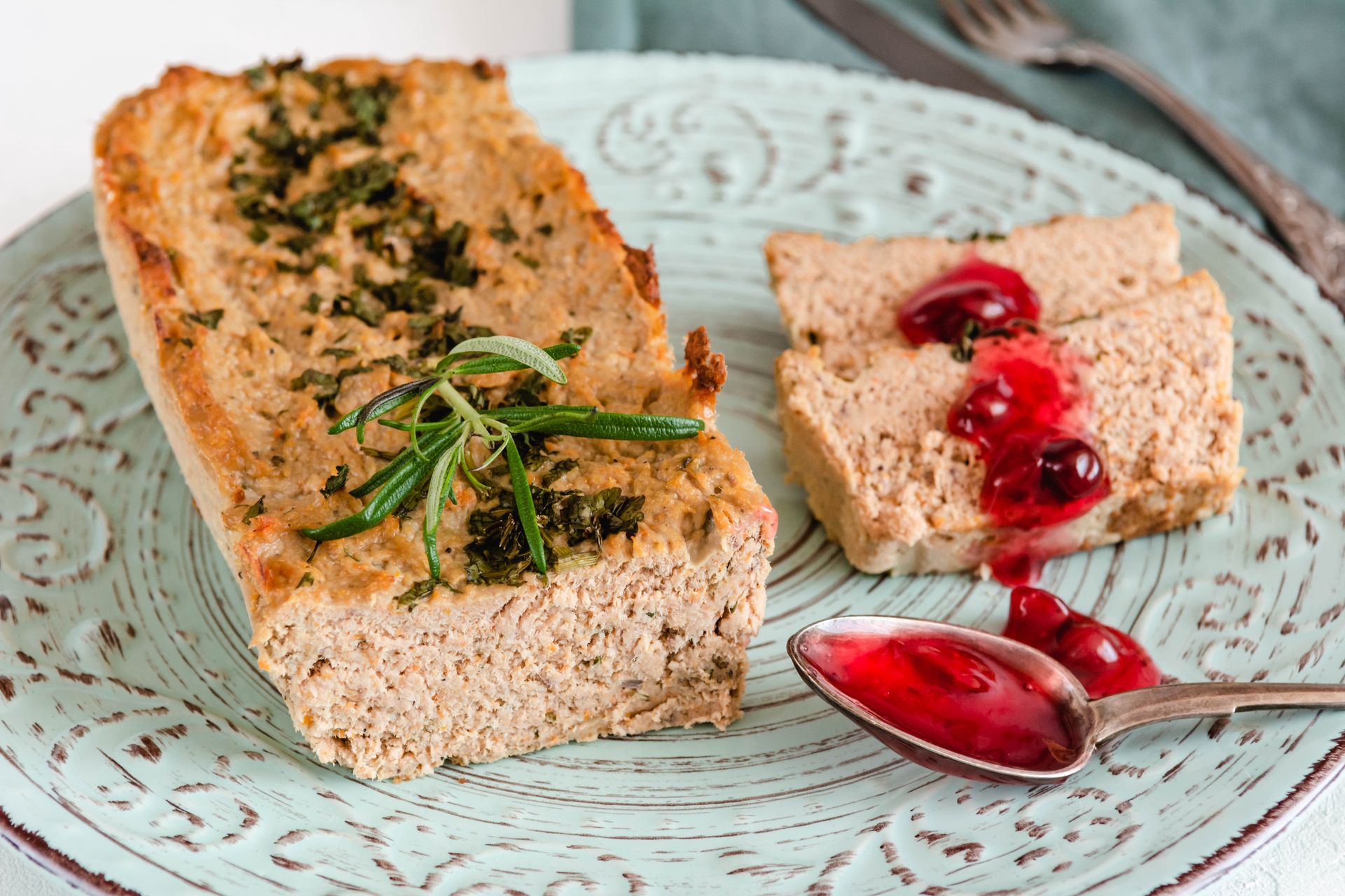 Świąteczny pasztet piekę zawsze w takiej temperaturze. Jest kremowy, pełen smaku, ale nigdy za suchy