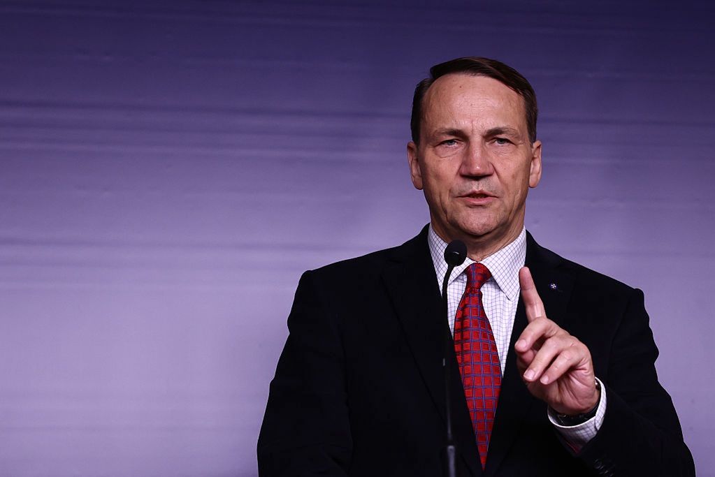 Sikorski zabrał głos po ataku na Sumy. "Kpiąca odpowiedź Rosji"