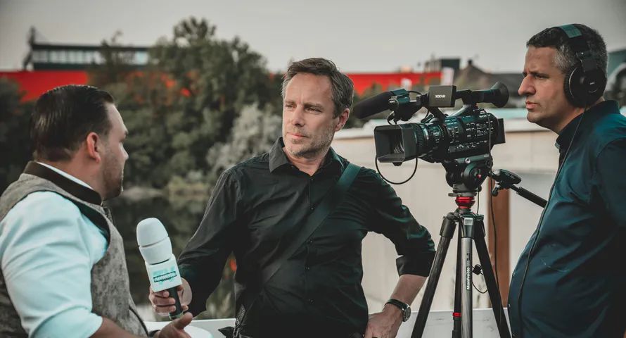 Wzrost przemocy i presji politycznej wobec mediów. Organizacja dziennikarska alarmuje